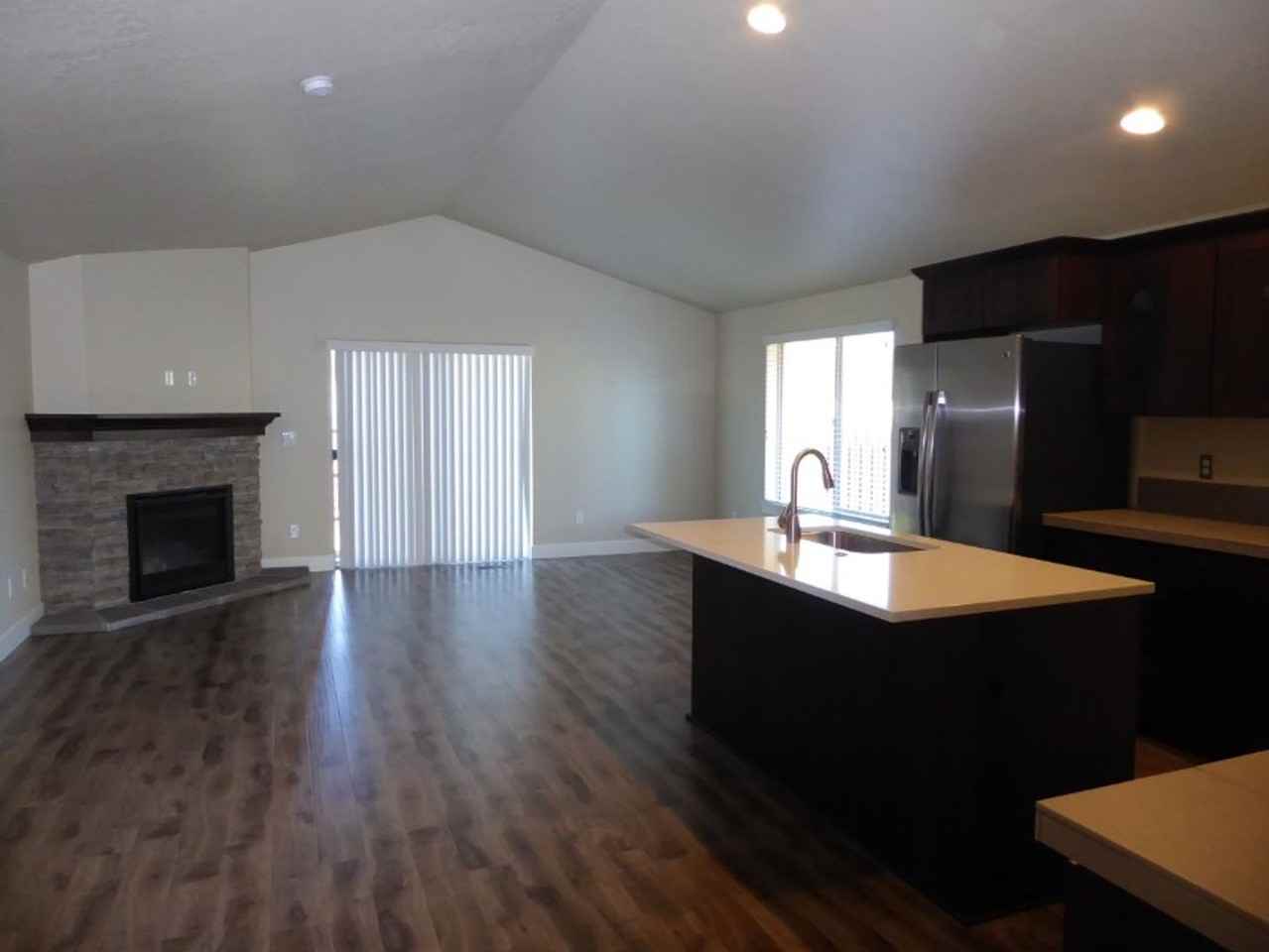 61174 Geary Dr - Photo 4 of 12