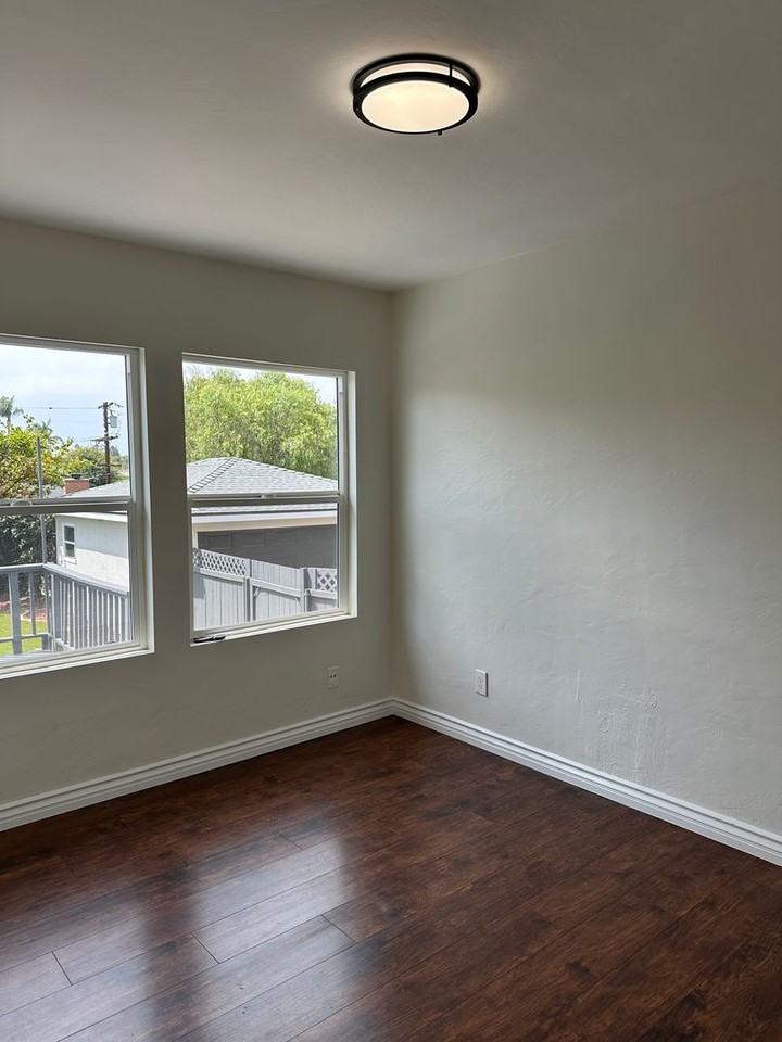 270 Shirley St - Photo 7 of 16