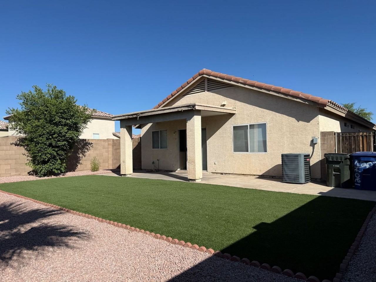 12071 W Dahlia Dr - Photo 3 of 18
