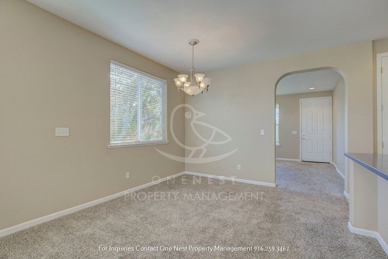 418 Dumont Ct - Photo 7 of 29