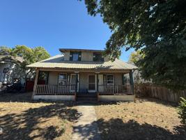 featured image of 1004 E 8th St