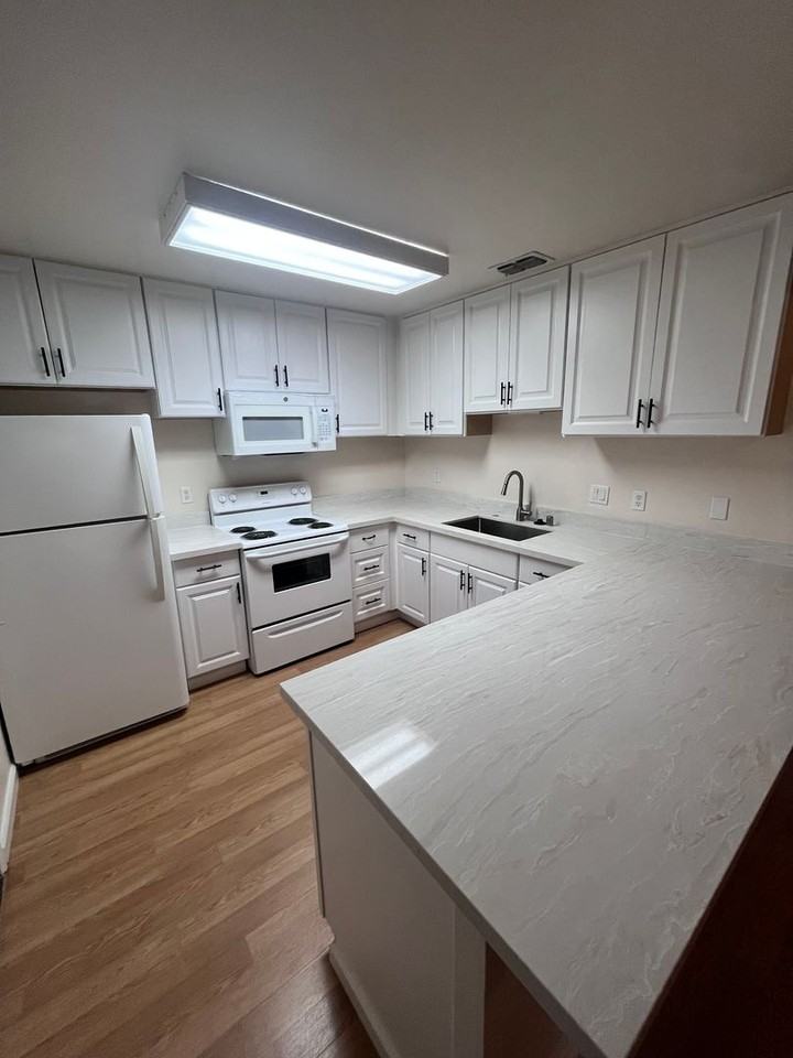 7915 Zenith Dr - Photo 3 of 12