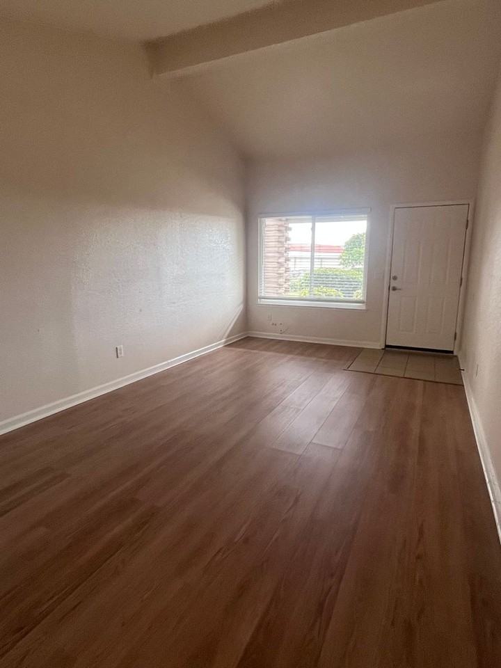 7915 Zenith Dr - Photo 6 of 12