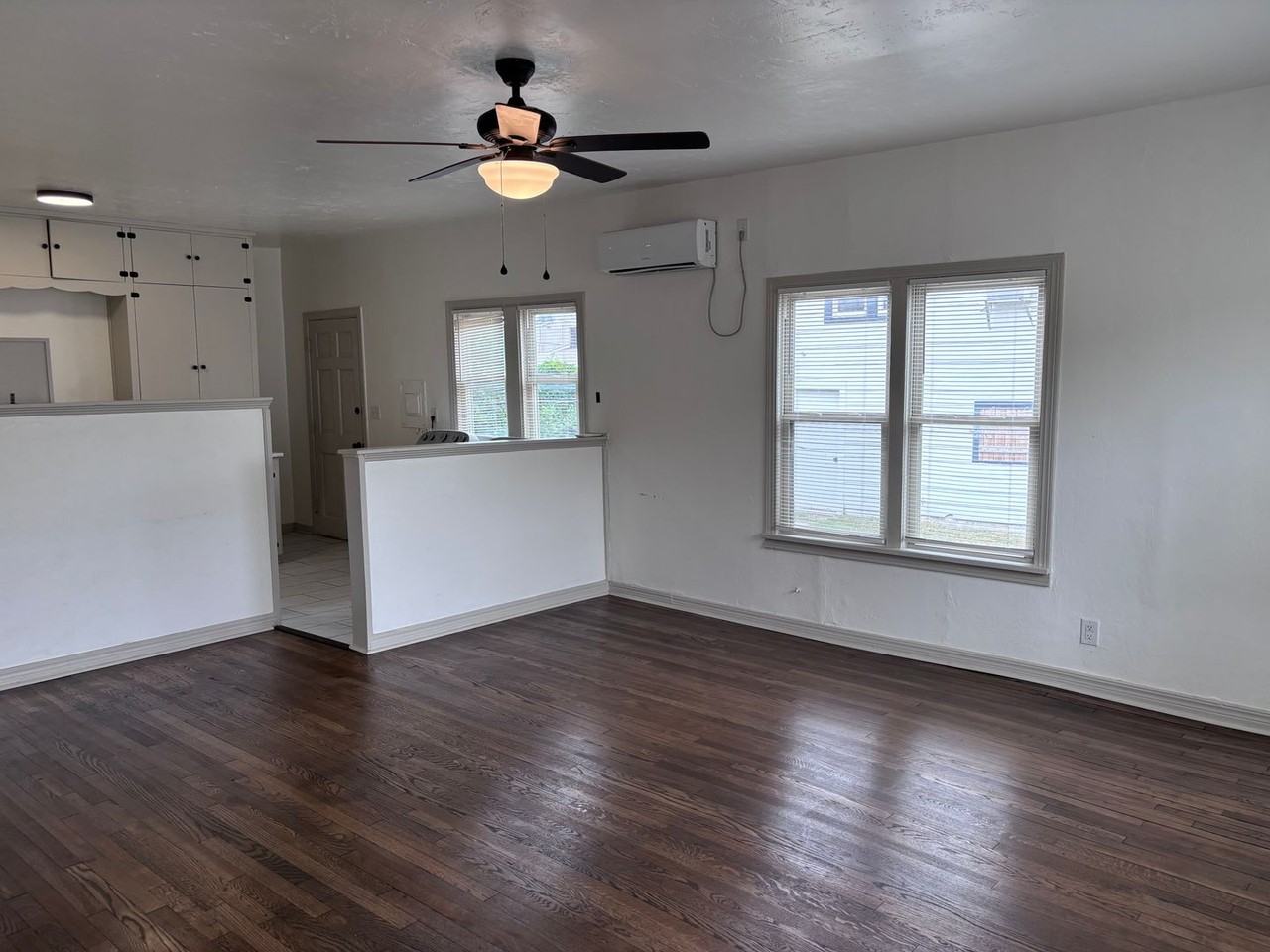 218 S Moore Ave - Photo 4 of 17