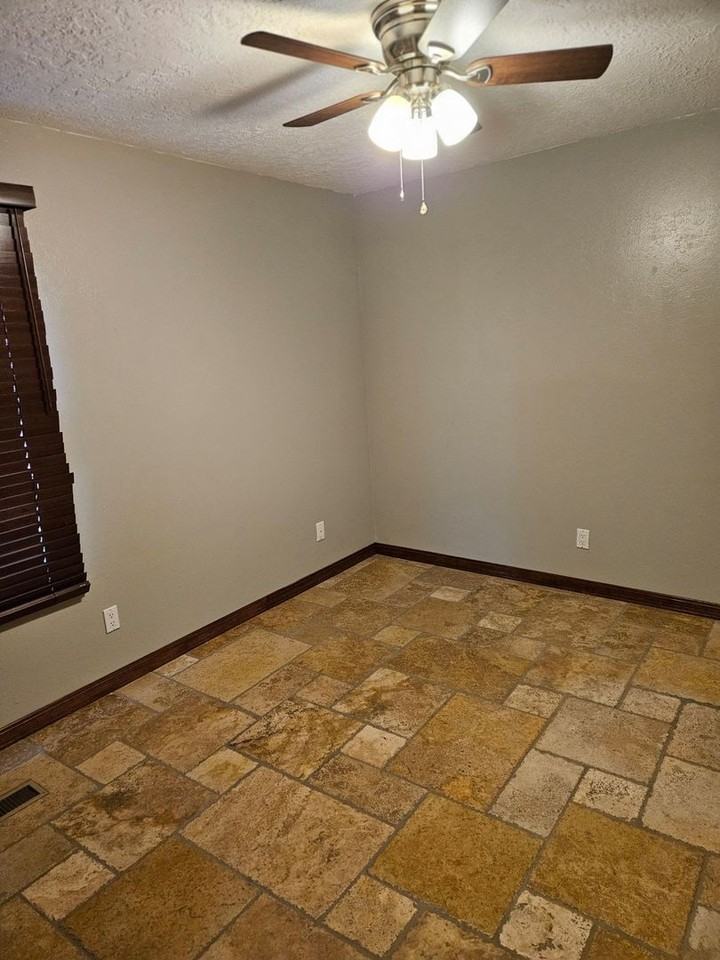1304 Michael Hughes Dr Ne - Photo 5 of 29