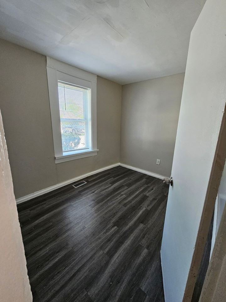 61-71.5 Pine St - Photo 2 of 13