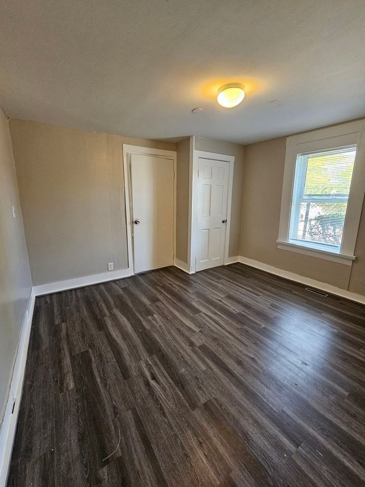61-71.5 Pine St - Photo 3 of 13