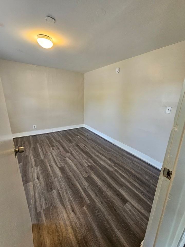 61-71.5 Pine St - Photo 4 of 13