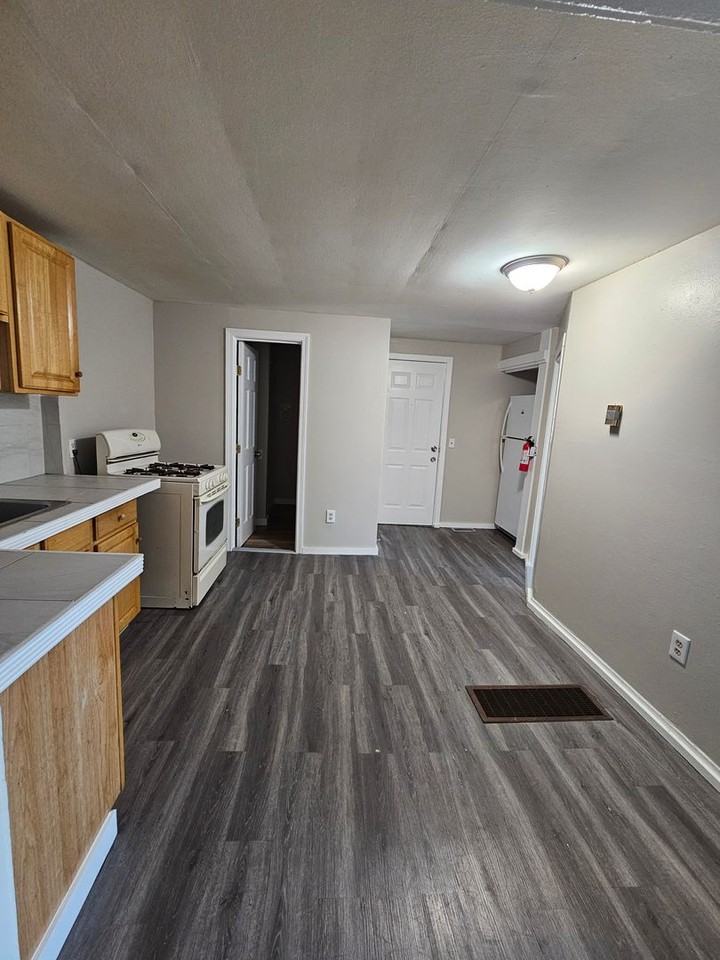 61-71.5 Pine St - Photo 6 of 13
