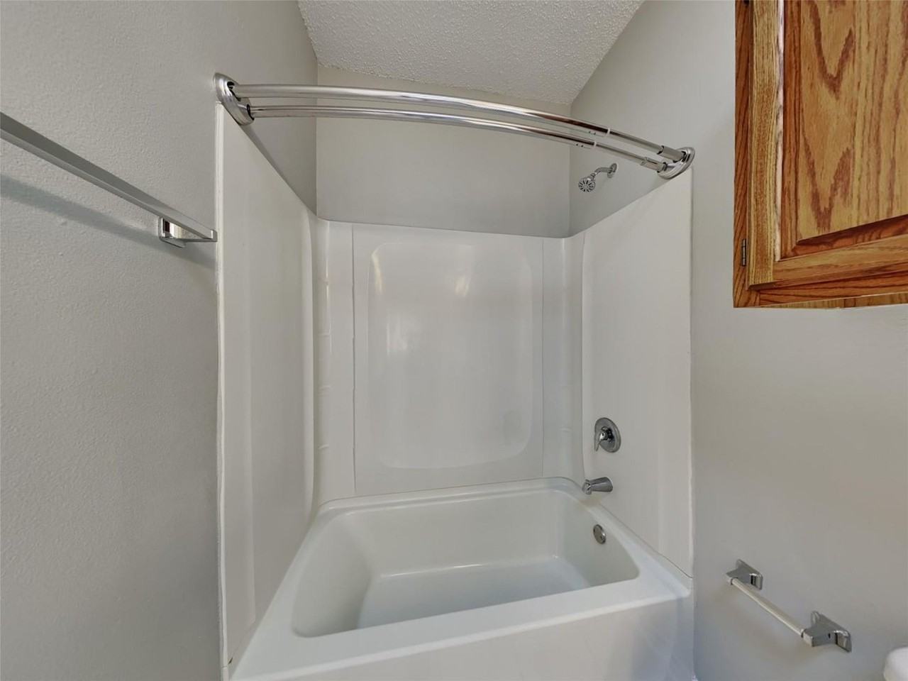 1395 Chinaberry Dr - Photo 7 of 18