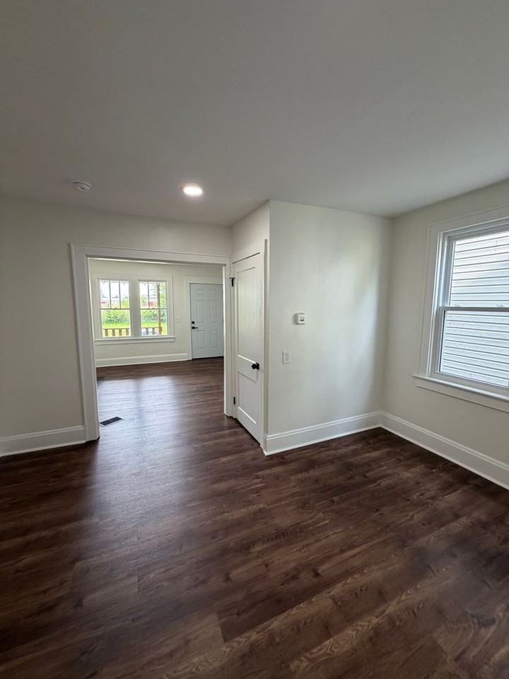 726 Frebis Ave - Photo 5 of 14