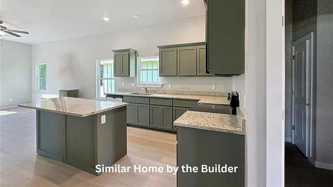 2103 Sw Douglas Ave - Photo 2 of 13