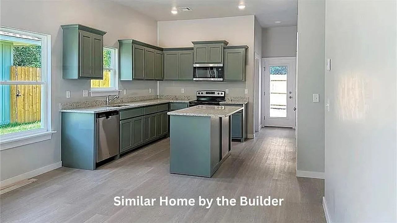 2103 Sw Douglas Ave - Photo 4 of 13