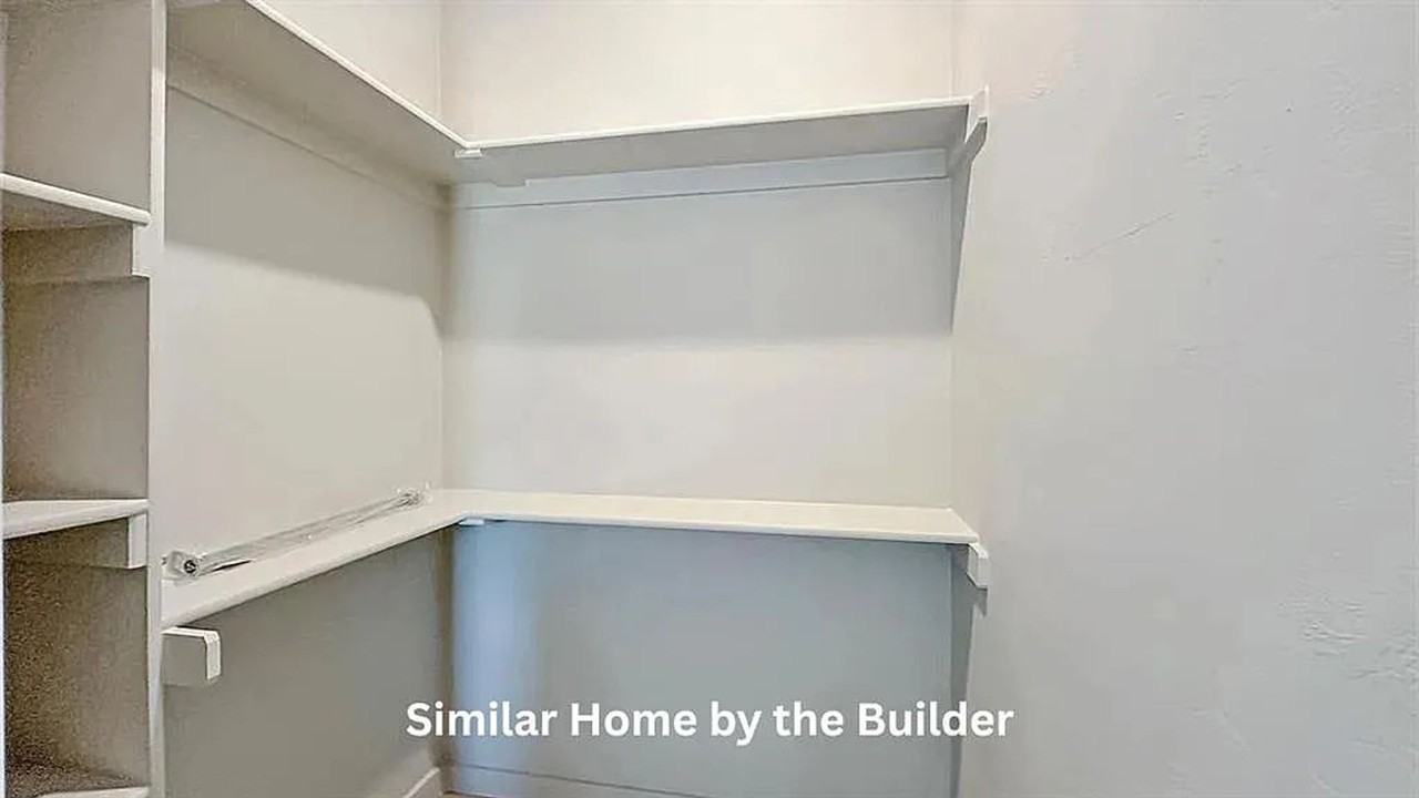 2103 Sw Douglas Ave - Photo 6 of 13