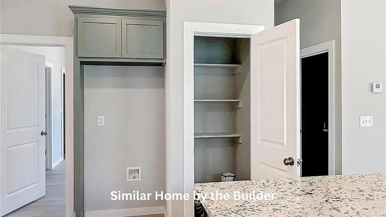 2103 Sw Douglas Ave - Photo 7 of 13