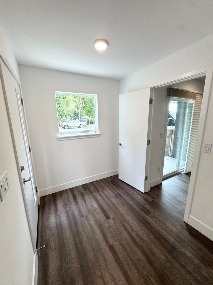 316 14th St - Photo 3 of 29