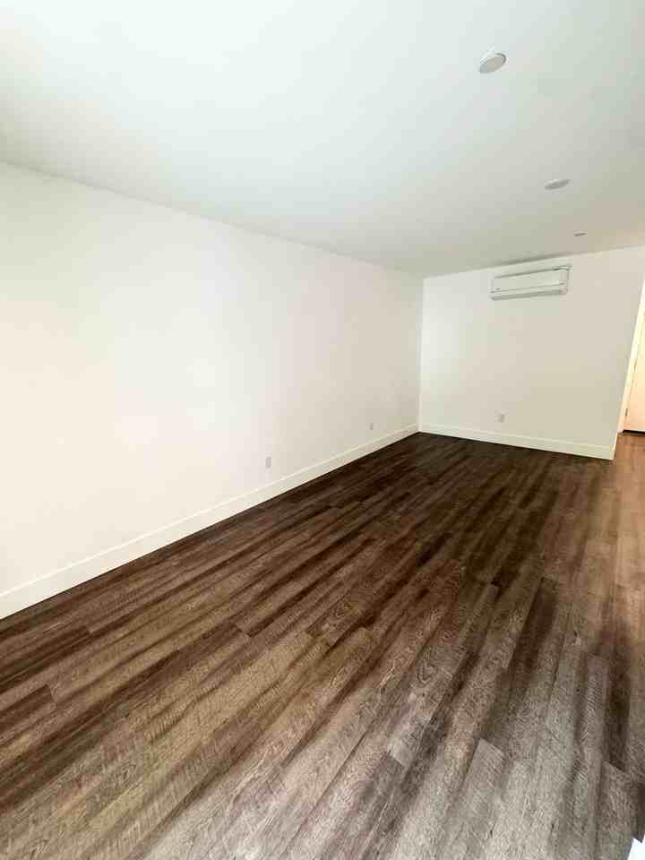 316 14th St - Photo 4 of 29