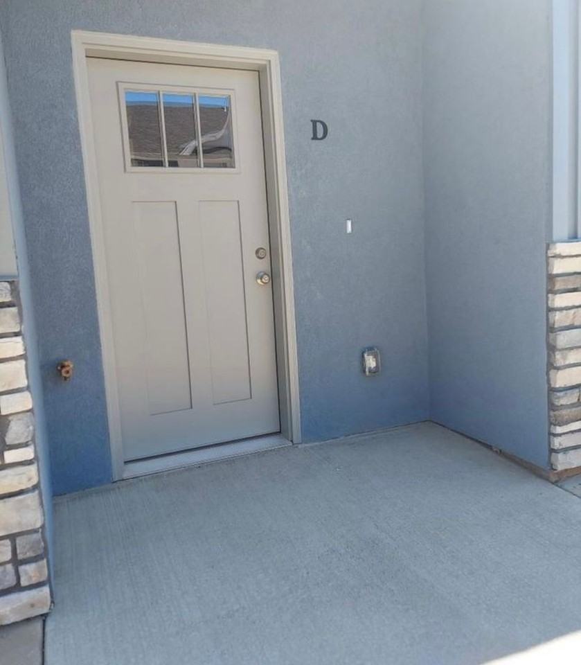 1601 S 1500 W #D - Photo 2 of 12