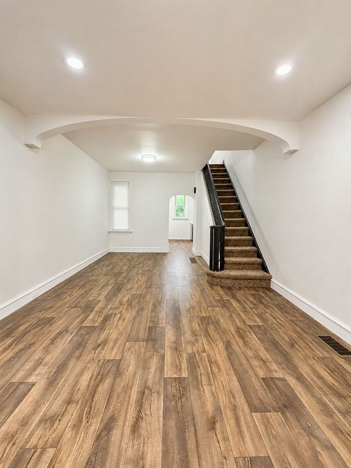 828 E Cornwall St - Photo 2 of 27