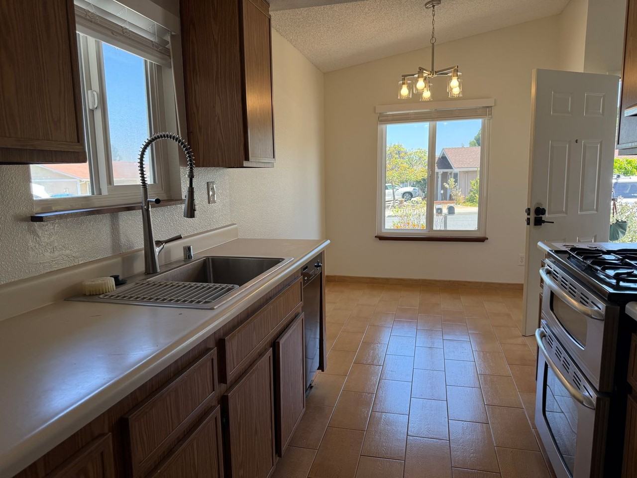 1227 Paseo Hermosa - Photo 4 of 12