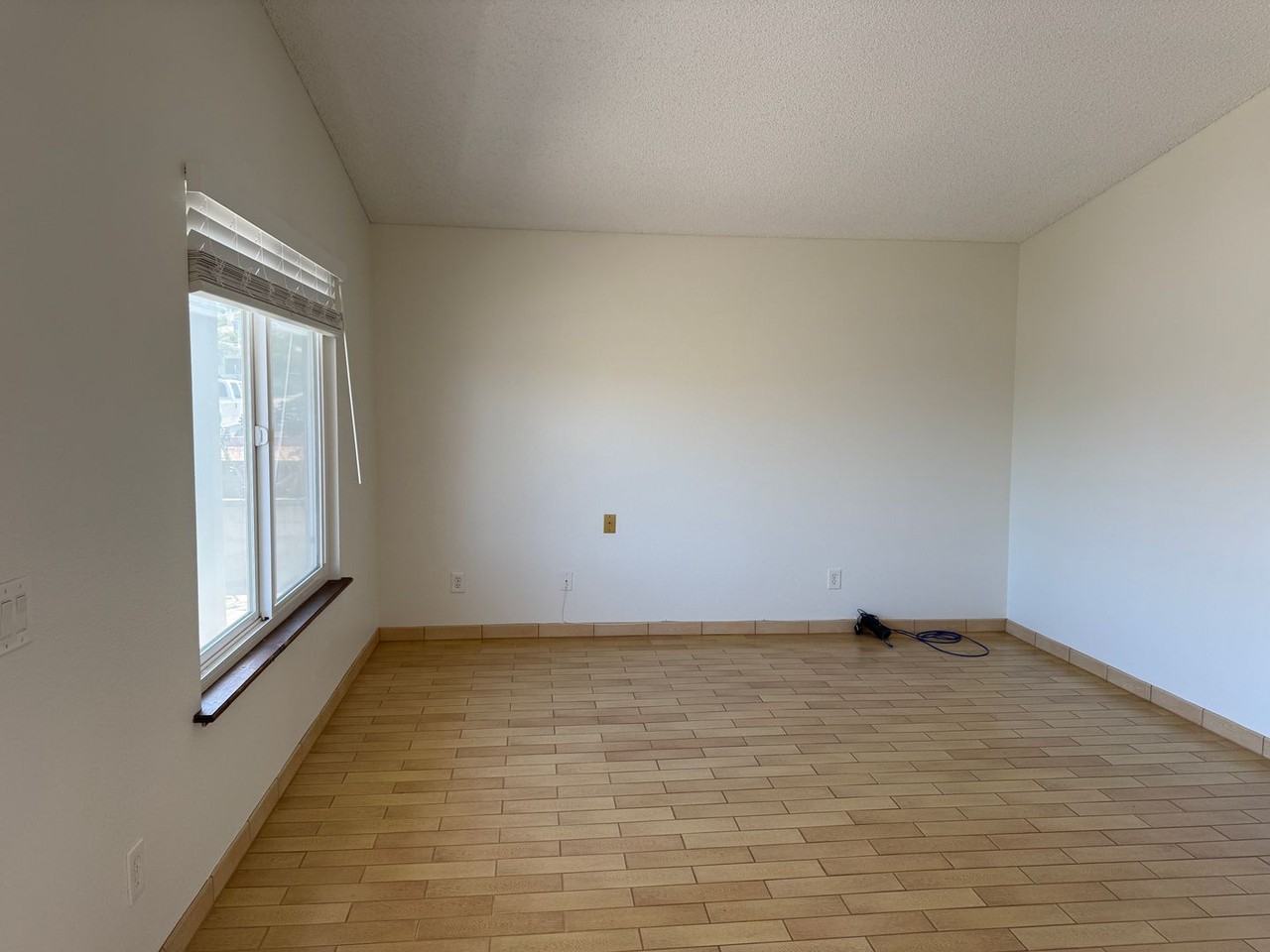 1227 Paseo Hermosa - Photo 7 of 12
