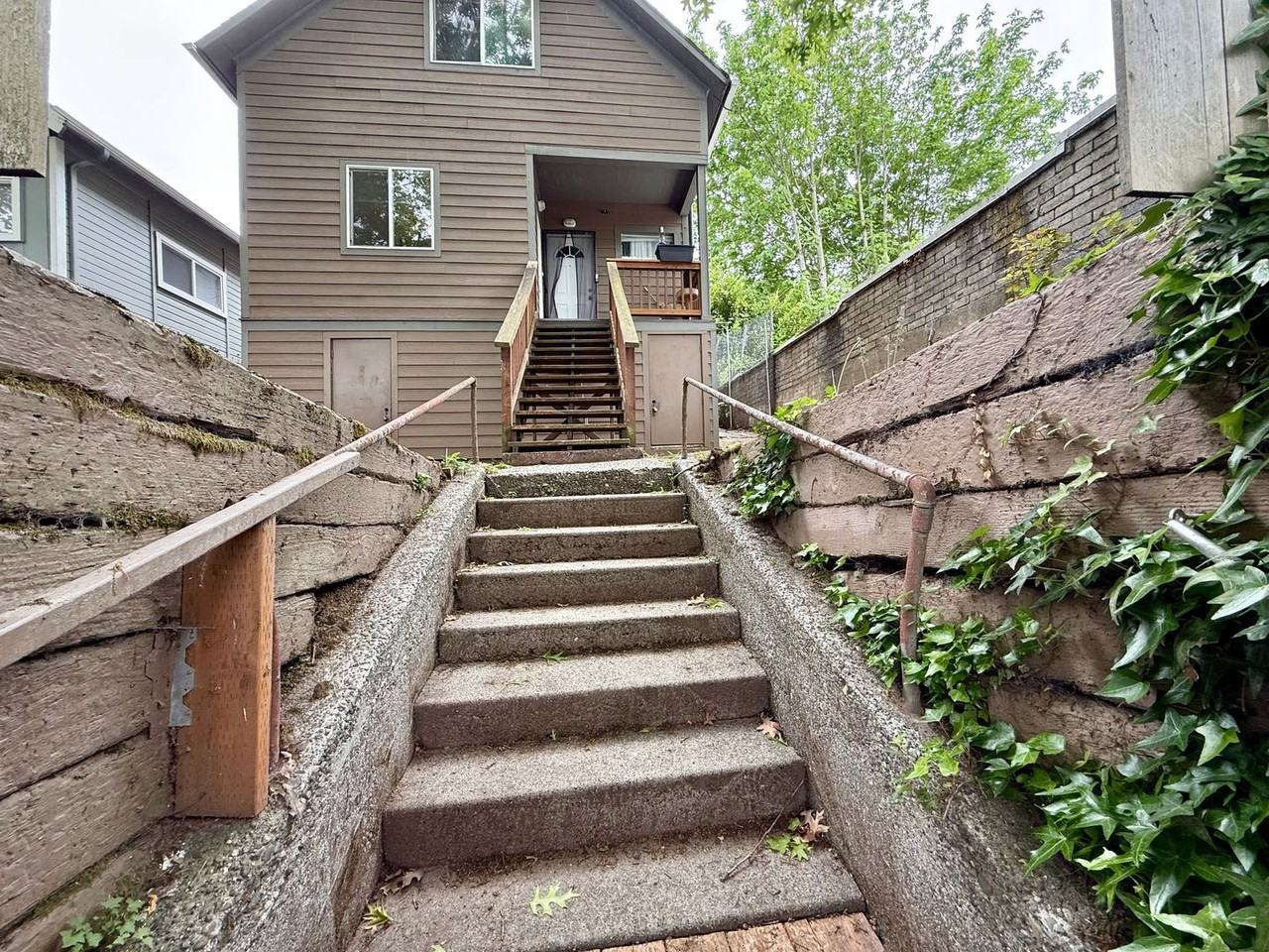 4429 Rainier Ave S - Photo 4 of 24