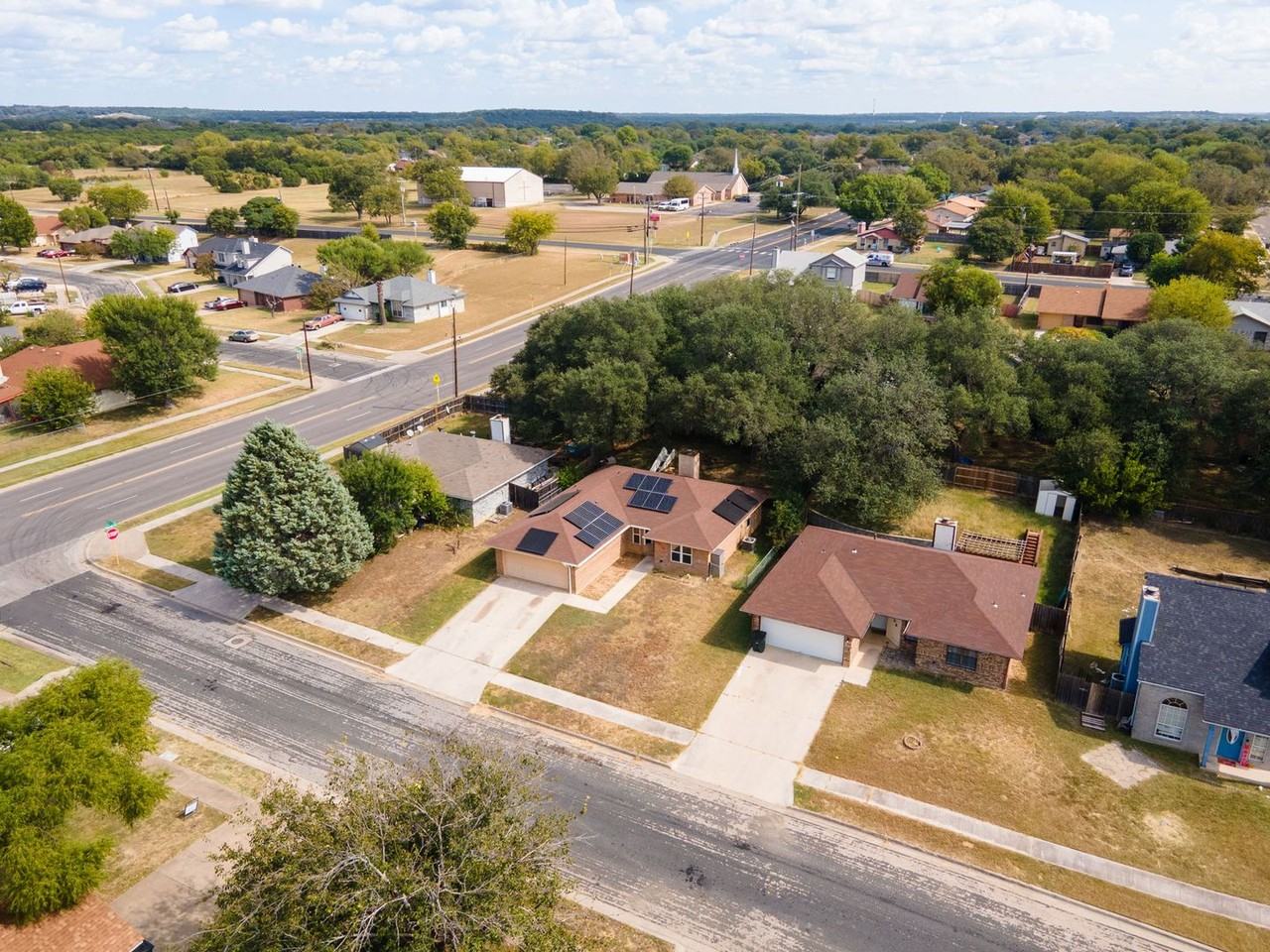 2210 Barry Dr - Photo 2 of 23
