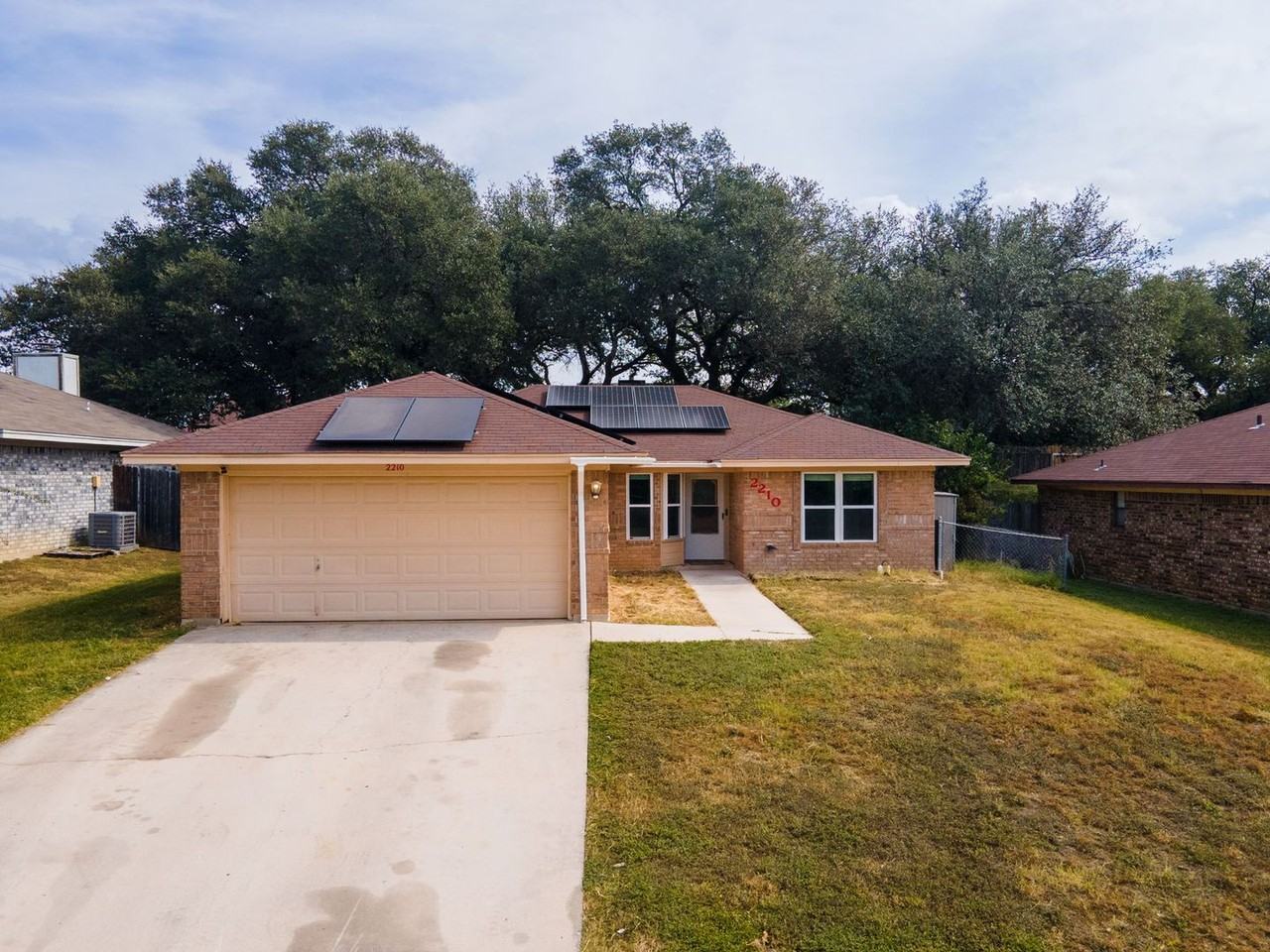 2210 Barry Dr - Photo 3 of 23