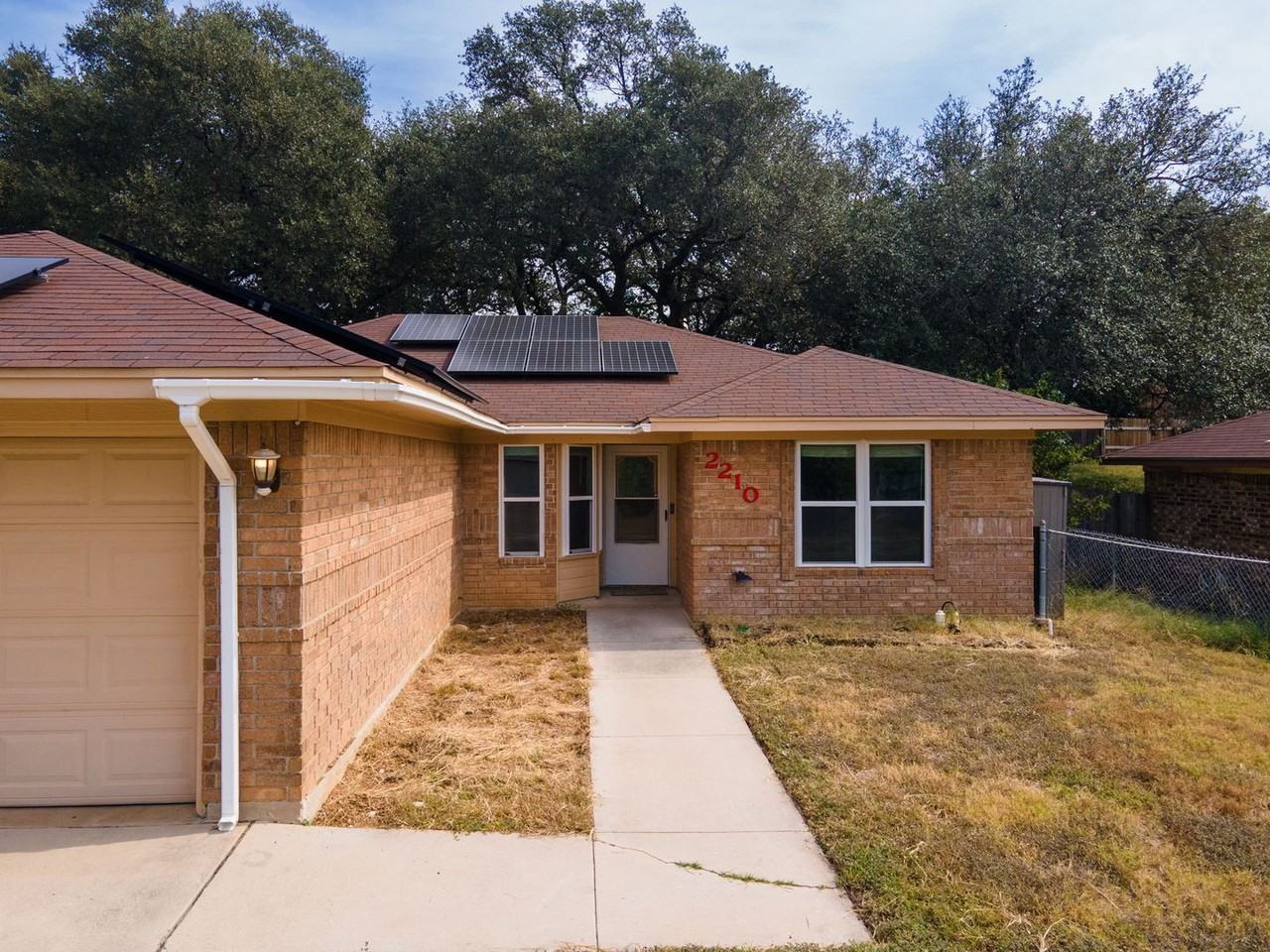 2210 Barry Dr - Photo 4 of 23