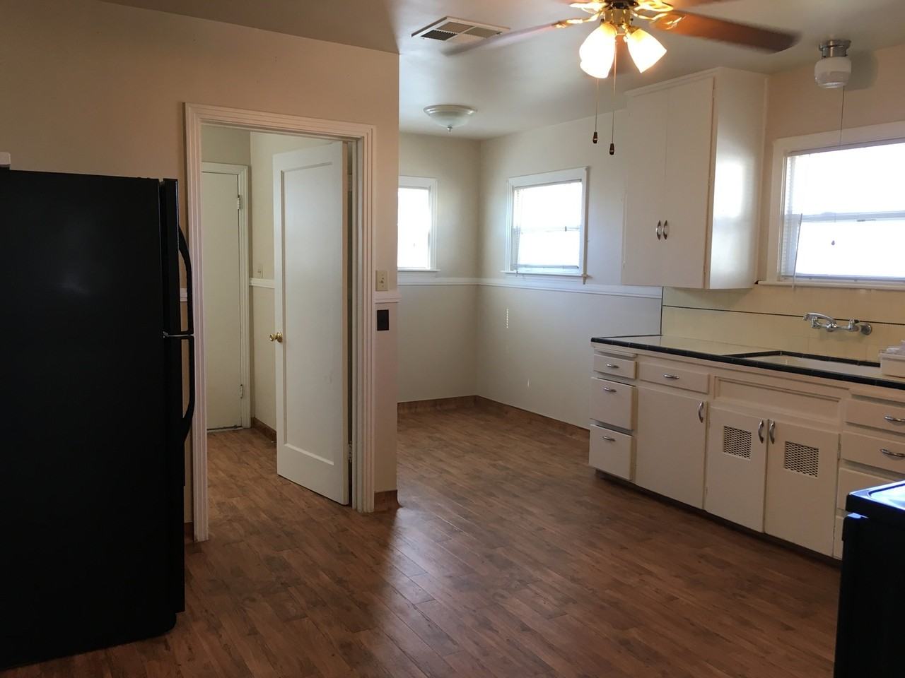 10327 Linden Rd - Photo 3 of 12