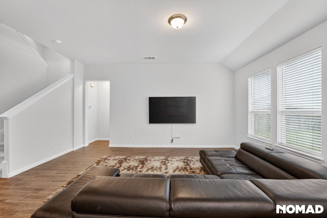 17108 Arcata Ave - Photo 4 of 36
