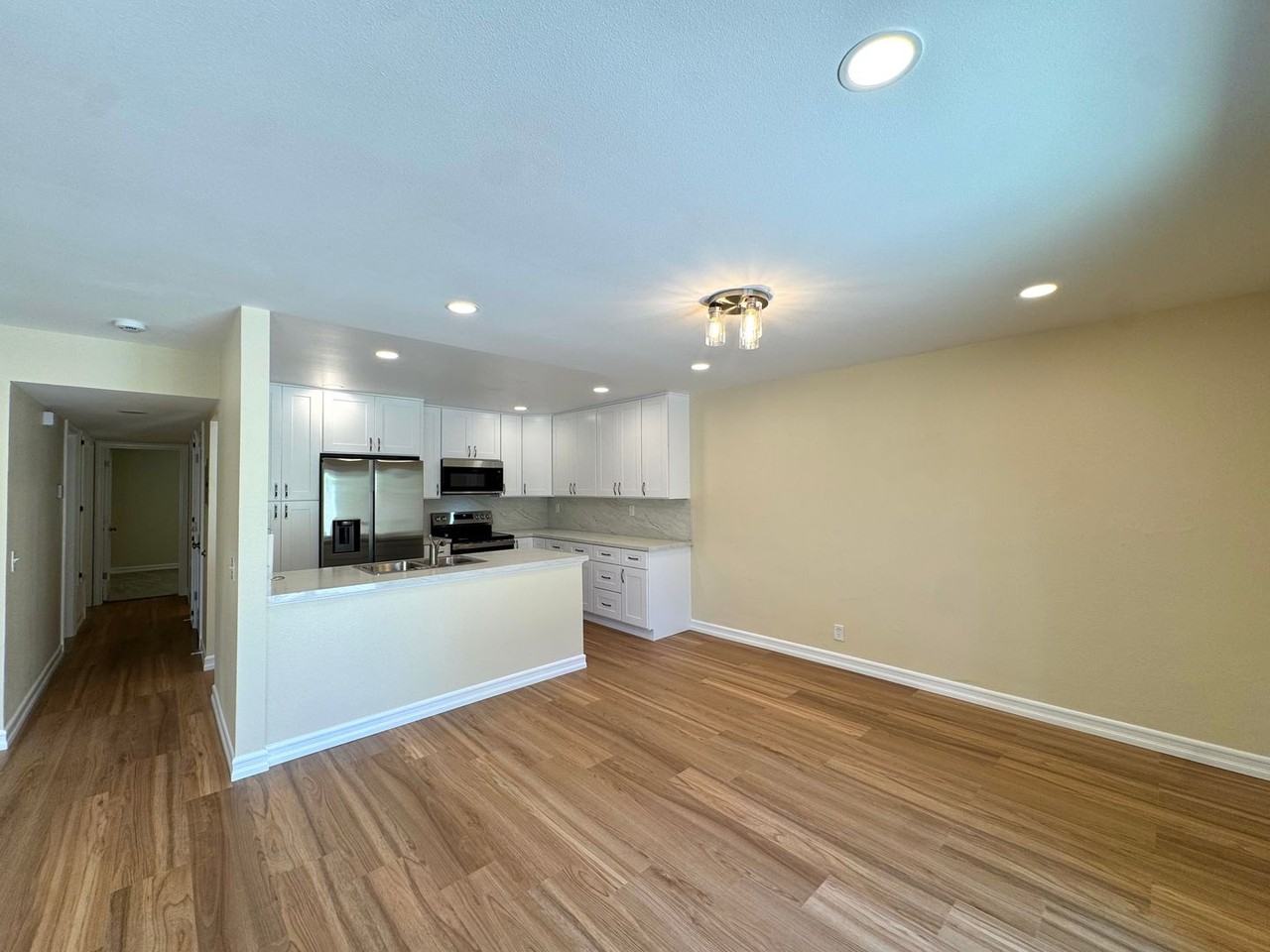18229 Olympic Ct - Photo 3 of 25