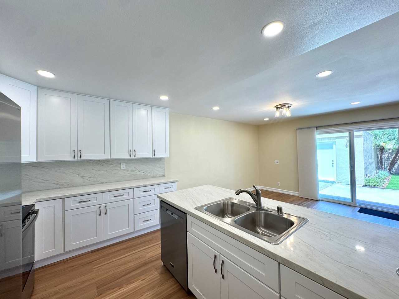 18229 Olympic Ct - Photo 4 of 25