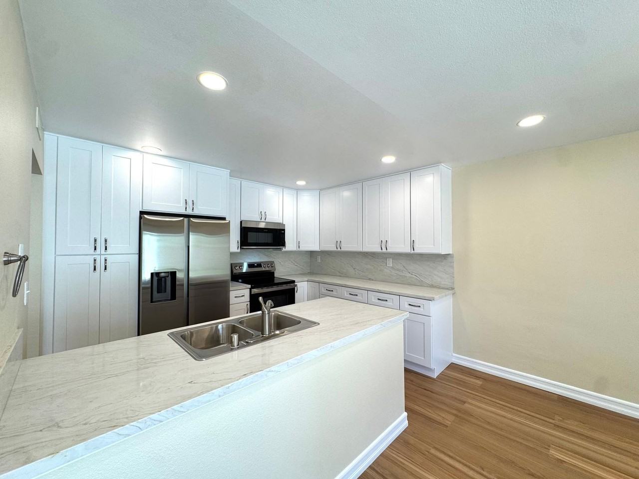 18229 Olympic Ct - Photo 5 of 25
