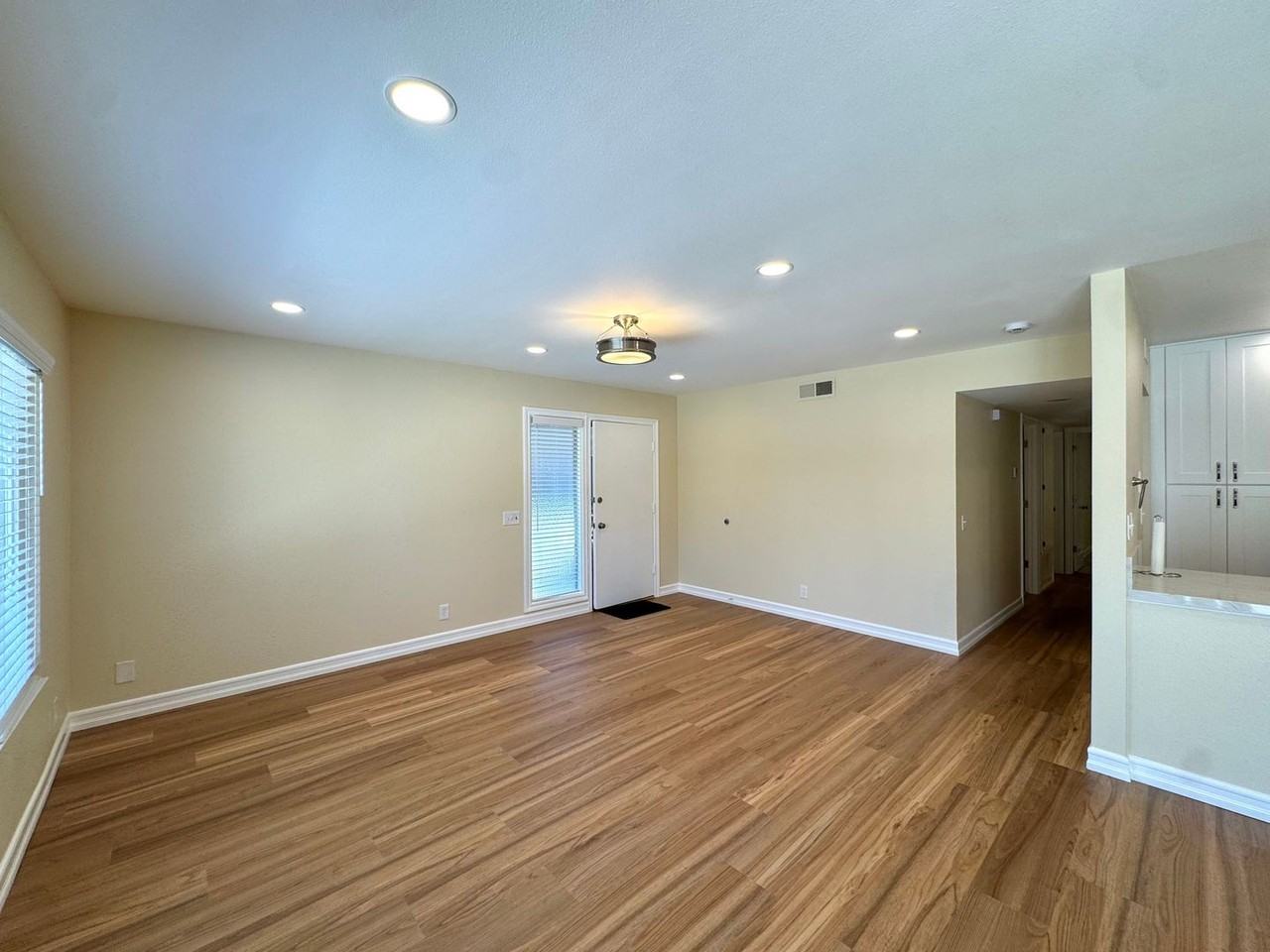 18229 Olympic Ct - Photo 7 of 25