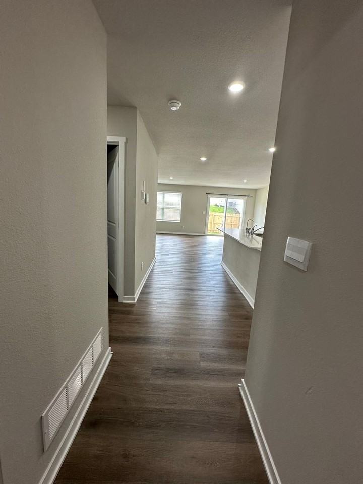 5410 N 186th St - Photo 5 of 39