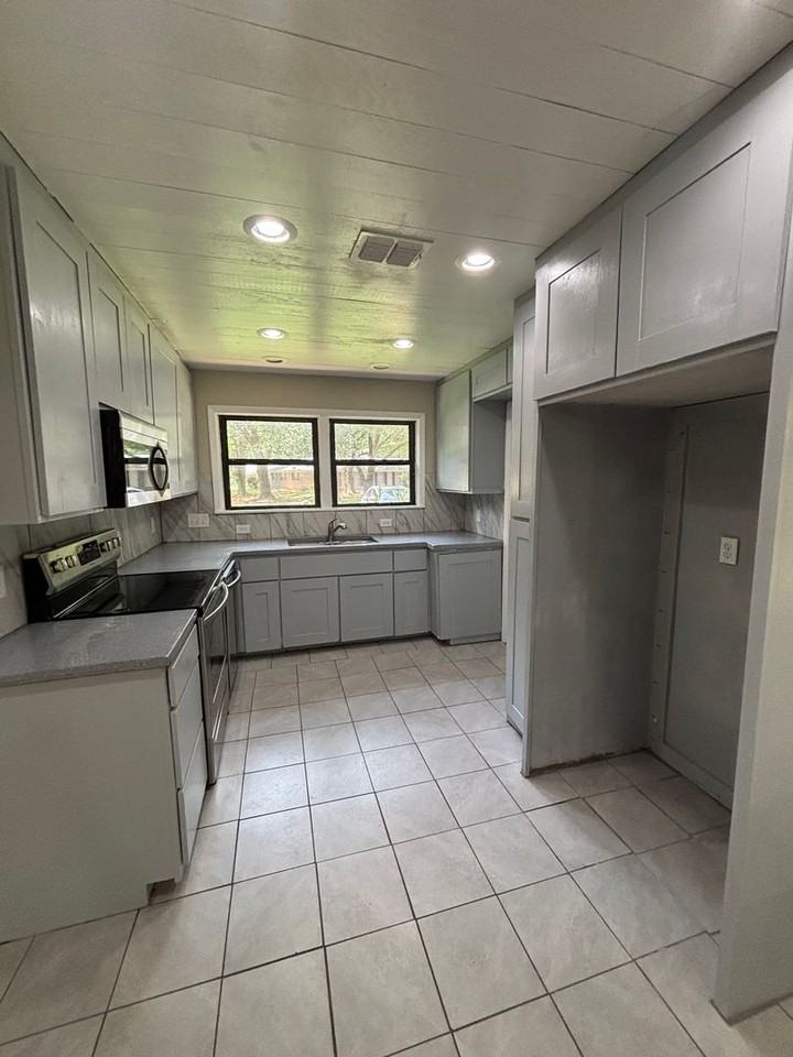 4024 Reily Ln - Photo 3 of 24