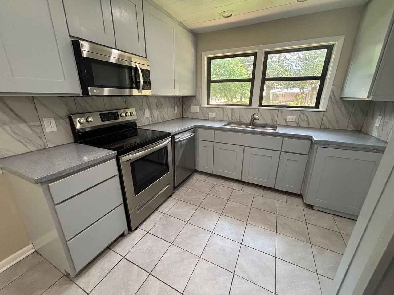 4024 Reily Ln - Photo 4 of 24