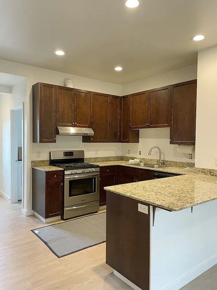907 Bellview Ave - Photo 2 of 10