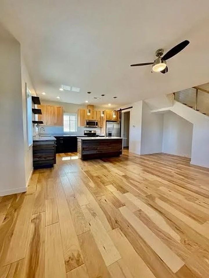 2370 Siskiyou Blvd - Photo 3 of 19