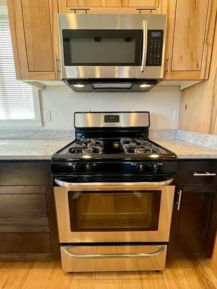 2370 Siskiyou Blvd - Photo 7 of 19