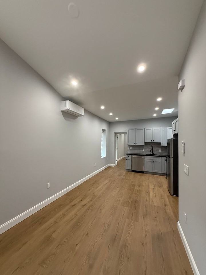 4722 Wellington St - Photo 2 of 17