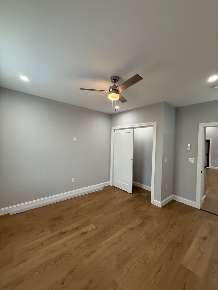 4722 Wellington St - Photo 5 of 17
