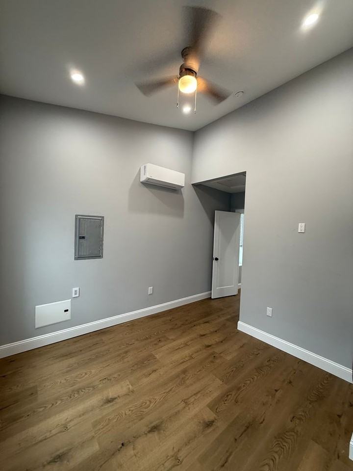 4722 Wellington St - Photo 7 of 17