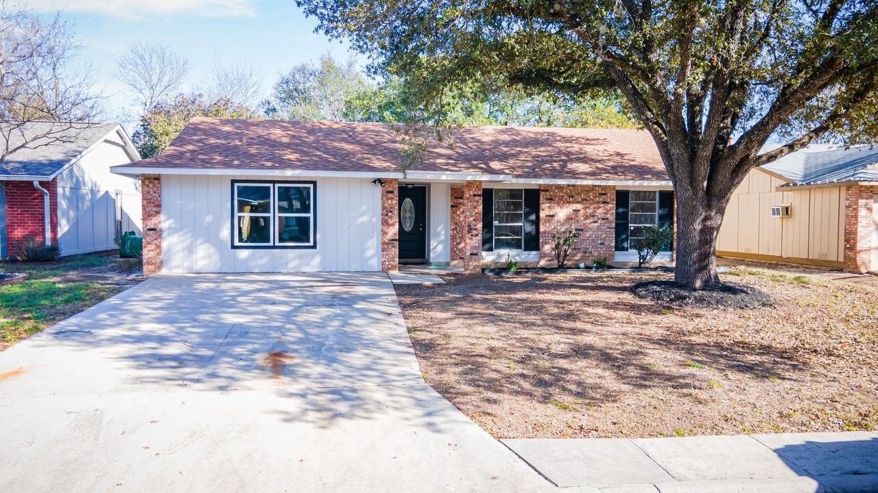 5866 Cliff Path