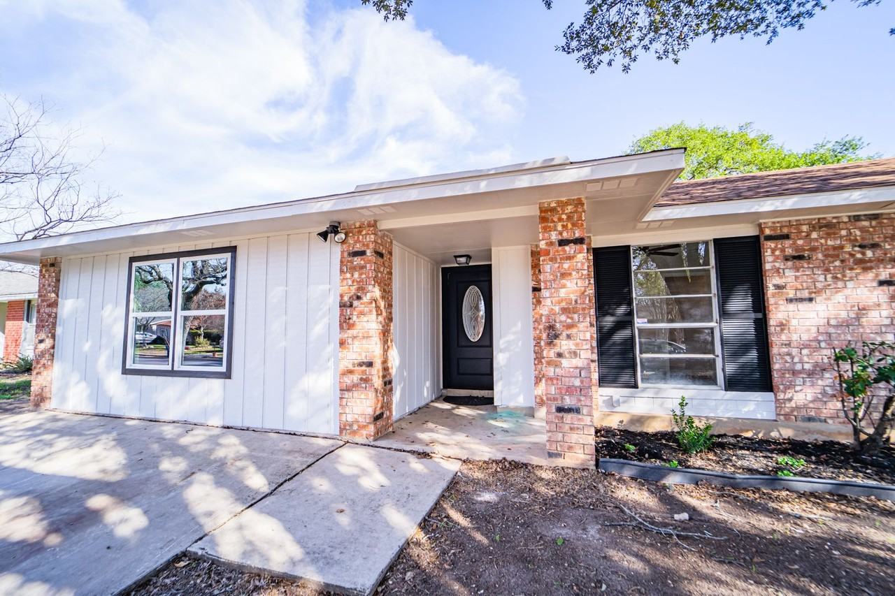 5866 Cliff Path - Photo 2 of 40