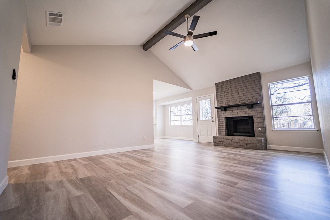 5866 Cliff Path - Photo 4 of 40