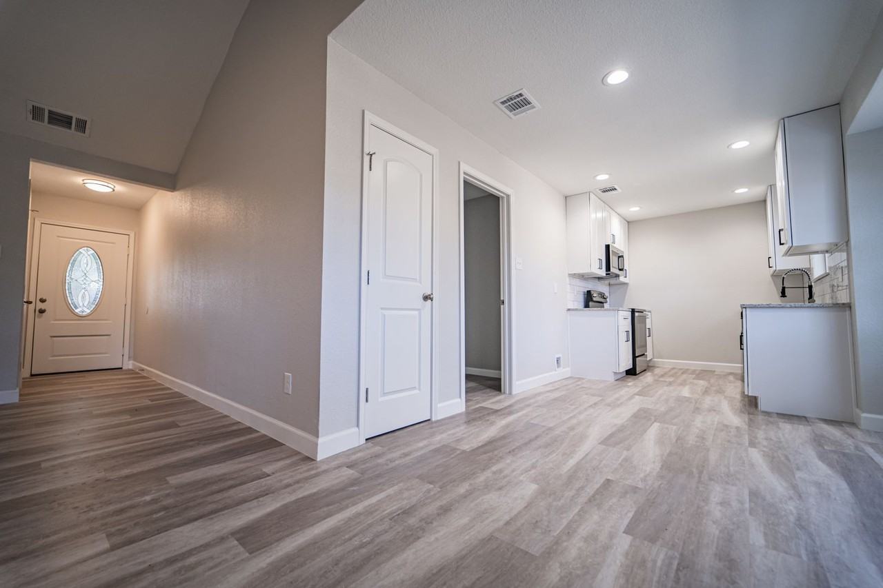 5866 Cliff Path - Photo 6 of 40