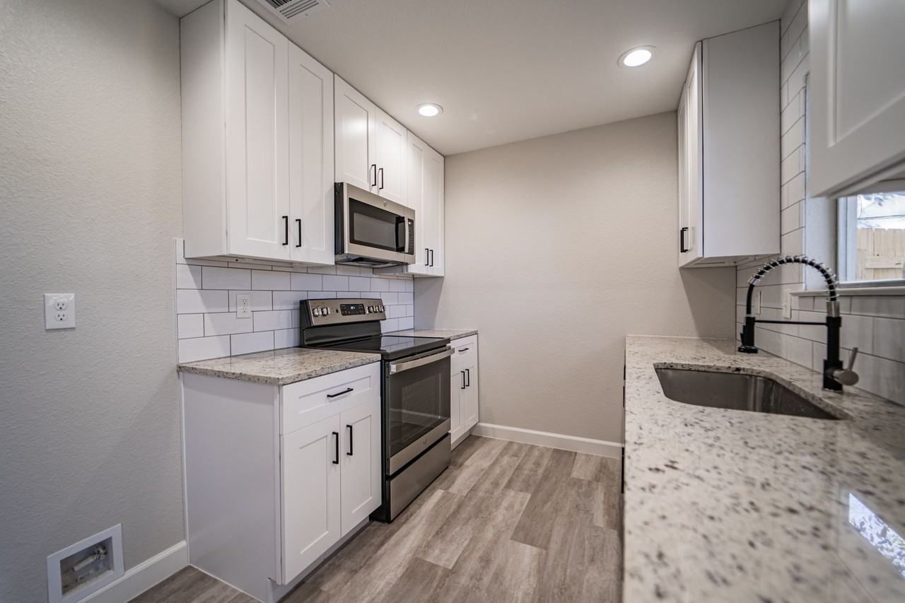 5866 Cliff Path - Photo 7 of 40