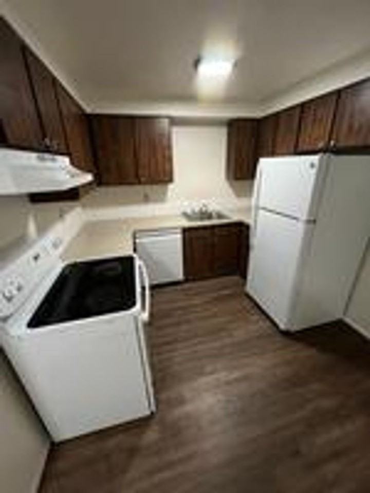 3996 Linn Ave Se - Photo 3 of 9